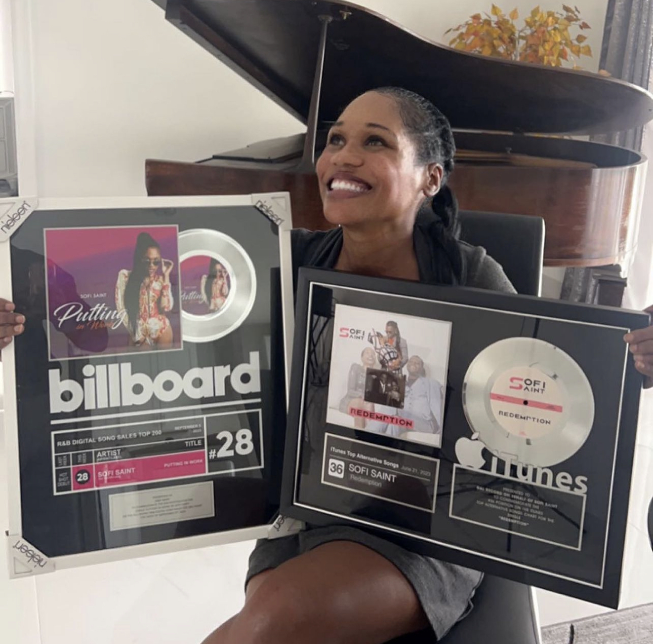 Billboard plaque